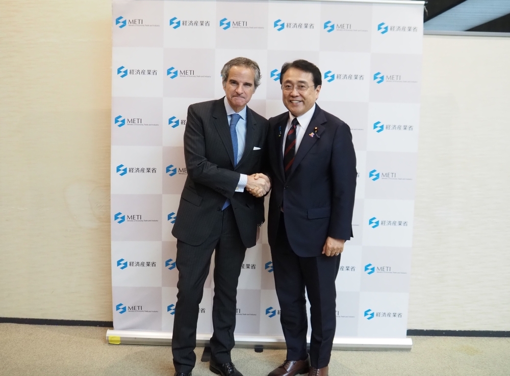 Minister AKAZAWA Holds Meeting with H.E. Mr. Rafael Mariano Grossi, Director General of the International Atomic Energy Agency (IAEA)