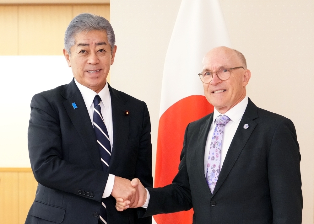 Courtesy Call on Foreign Minister IWAYA by Dr. Robert Floyd, Executive Secretary of the Comprehensive Nuclear-Test-Ban Treaty Organization (CTBTO)